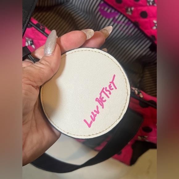 Large Betsy Johnson duffel bag- great condition inside & out. Rare find! Cuuute! - Picture 6 of 17